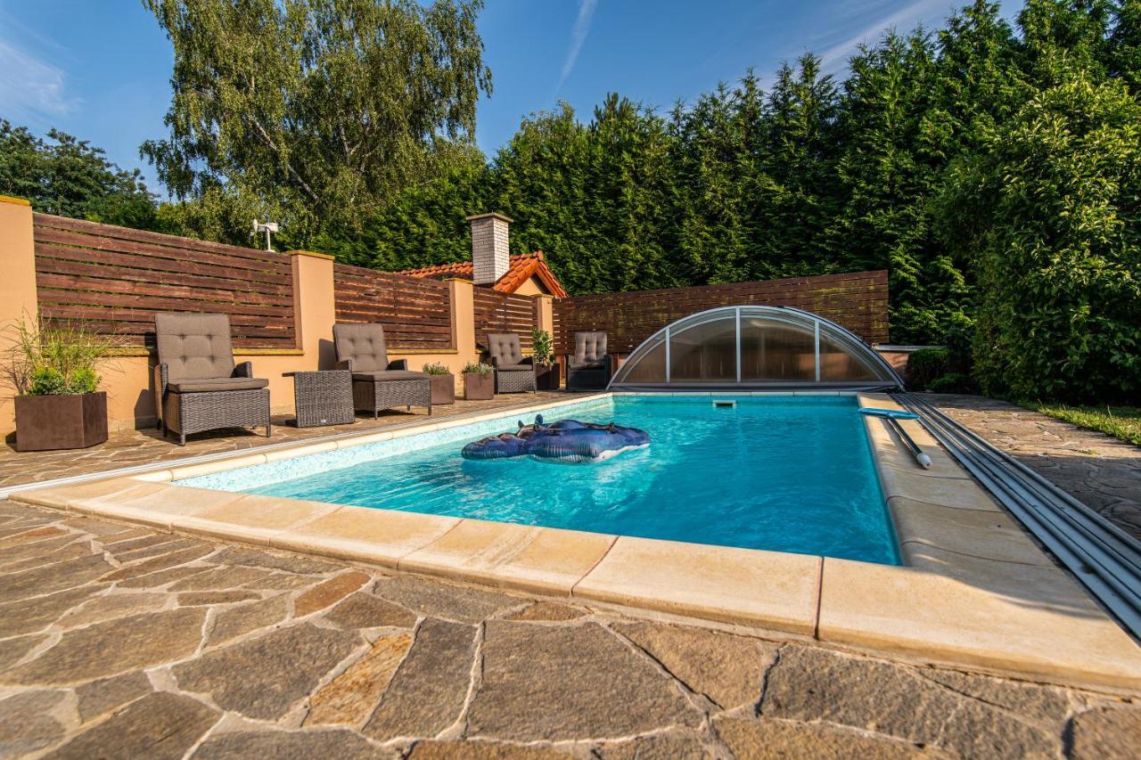 Villa With Pool & Sauna In Beer Village Velké Popovice Exterior foto